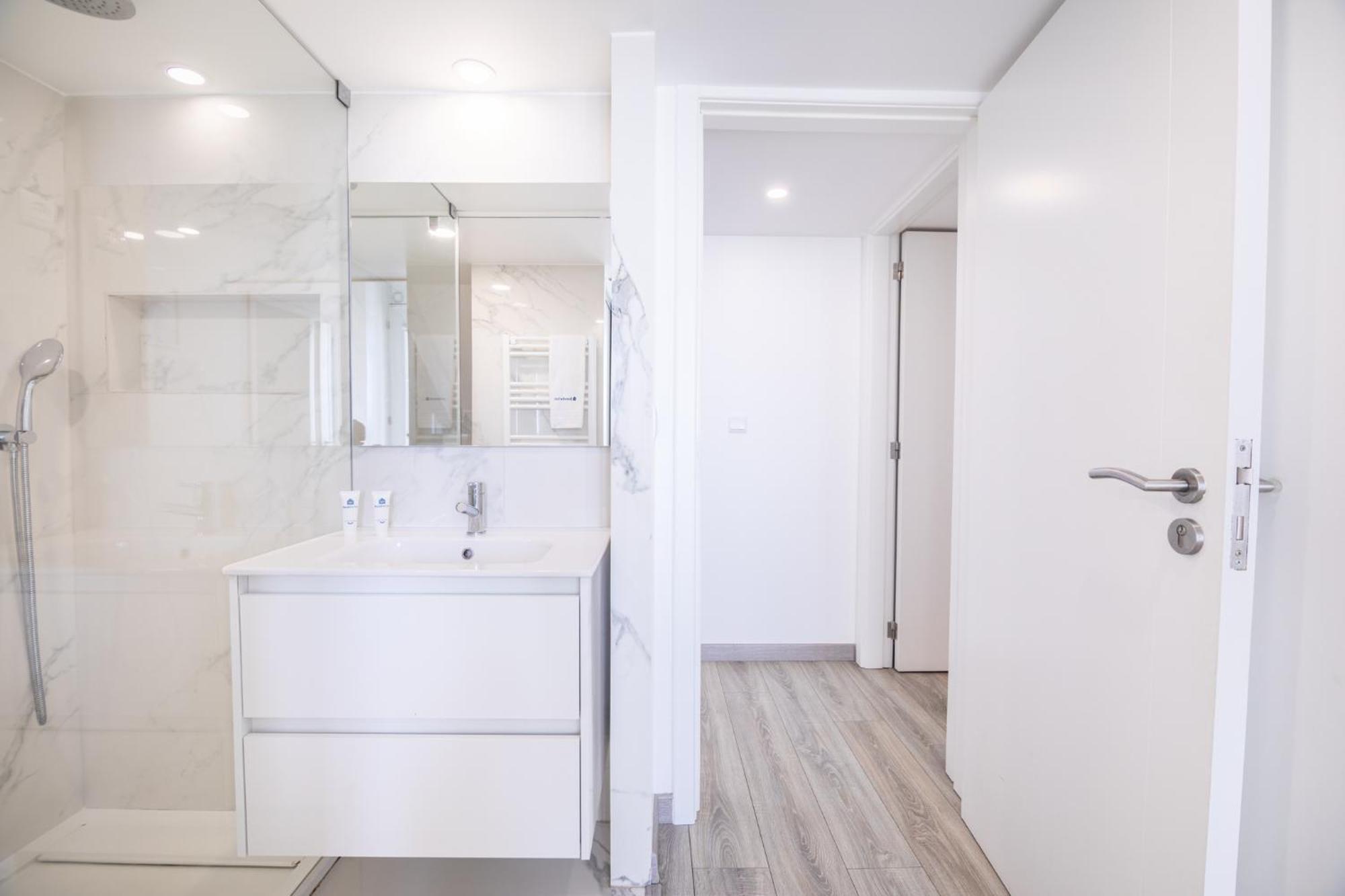Deluxe Spacious Flats W Mezzanine By Host Wise Apartment Porto Exterior foto