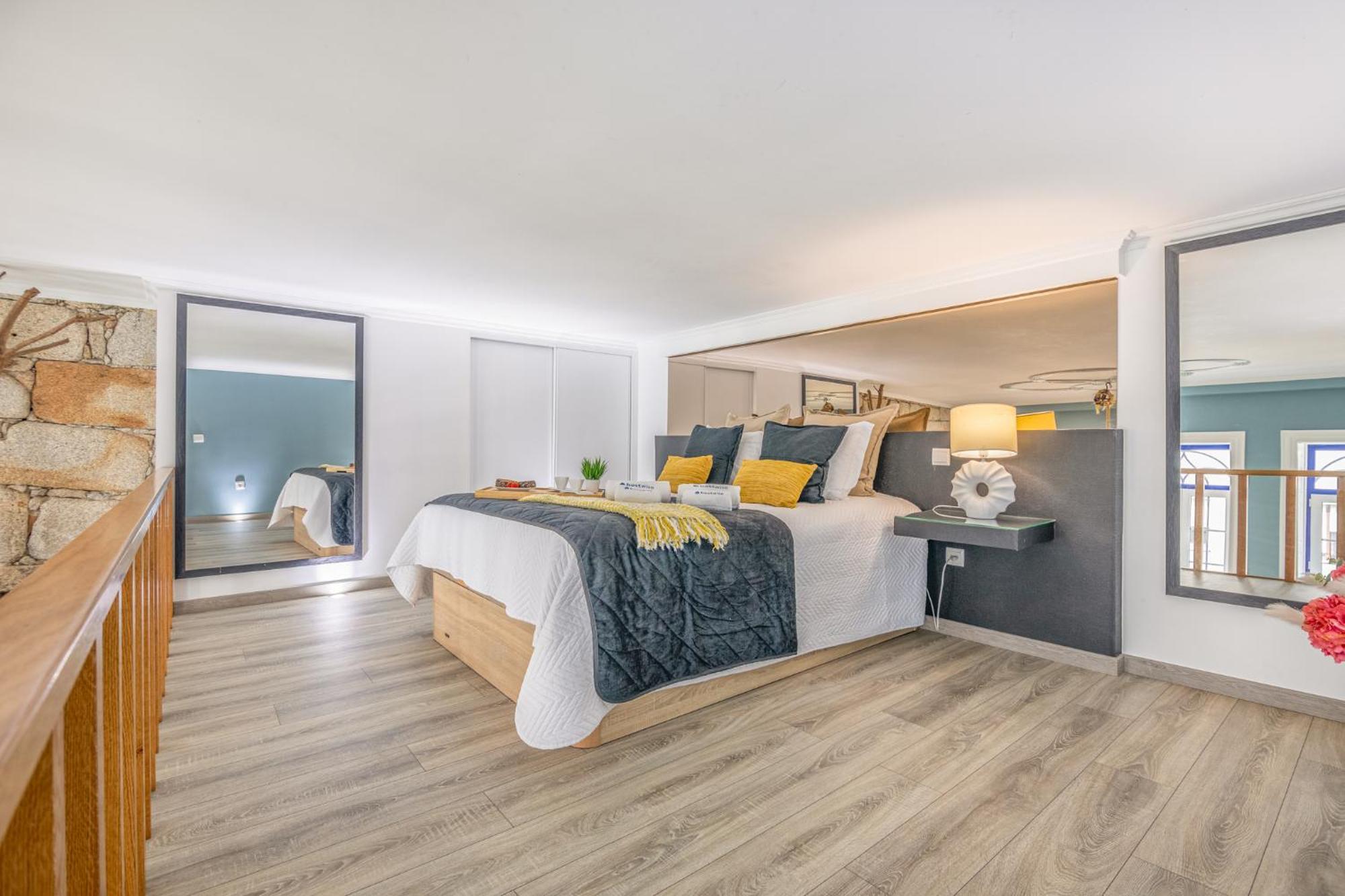 Deluxe Spacious Flats W Mezzanine By Host Wise Apartment Porto Exterior foto