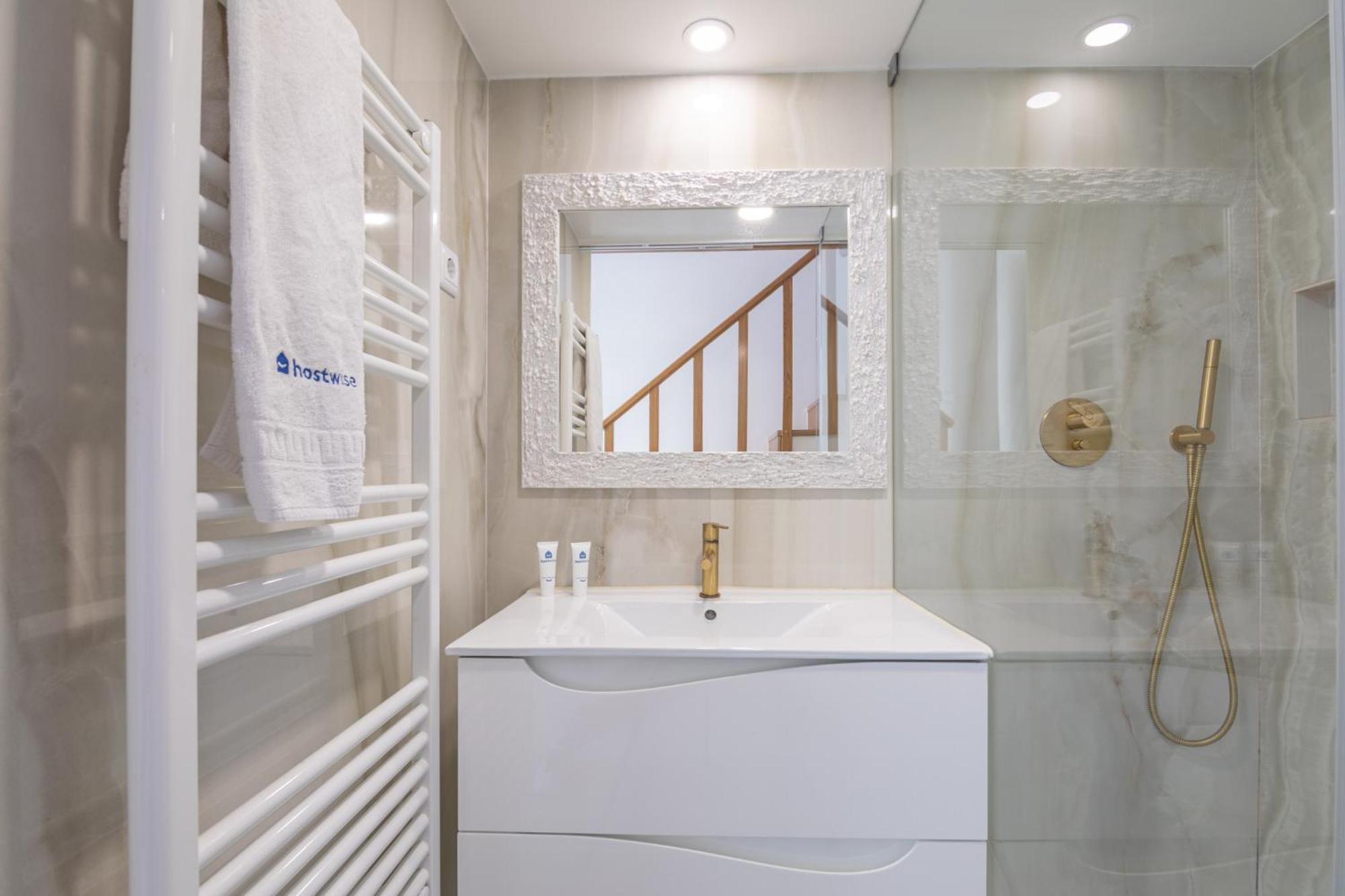 Deluxe Spacious Flats W Mezzanine By Host Wise Apartment Porto Cameră foto