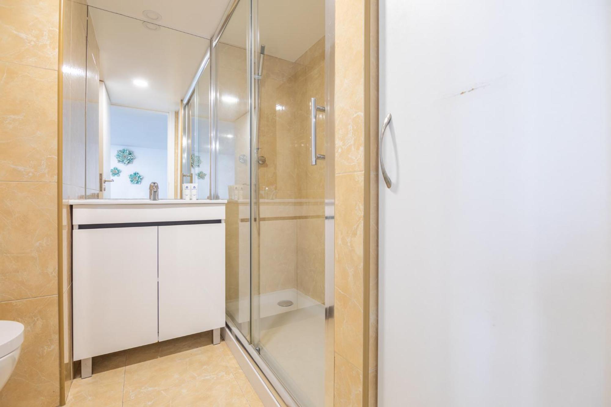 Deluxe Spacious Flats W Mezzanine By Host Wise Apartment Porto Cameră foto